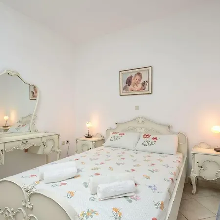 Lovely For 6ppl , 2 Bdrm , In Naxos , Private Patio דירה Naxos City