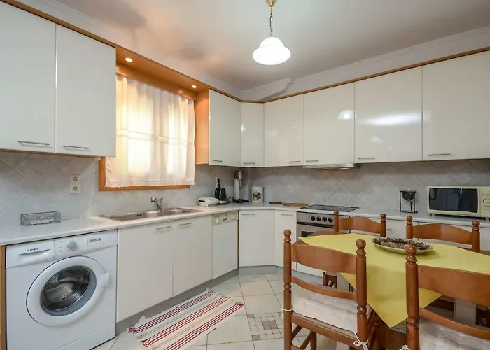 Lovely For 6ppl , 2 Bdrm , In Naxos , Private Patio Apartment *