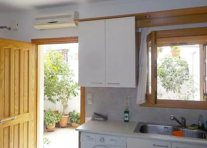 Lovely For 6ppl , 2 Bdrm , In Naxos , Private Patio Apartment *