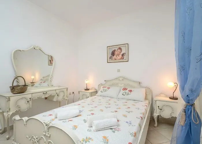 Lovely For 6ppl , 2 Bdrm , In Naxos , Private Patio Apartment Naxos City