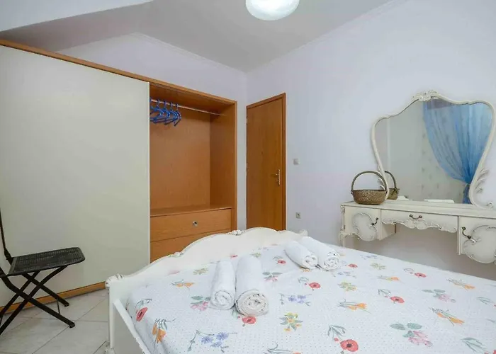 Lovely For 6ppl , 2 Bdrm , In Naxos , Private Patio Naxos City